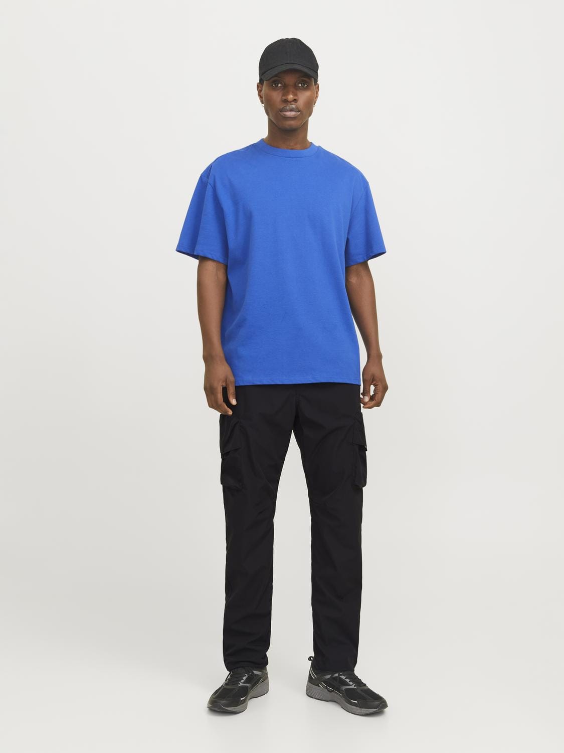 model_shot-front_full